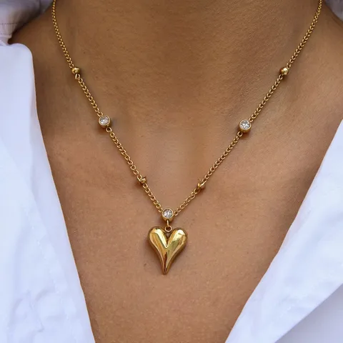 Collar corazón estilizado
