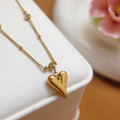 Collar corazón estilizado