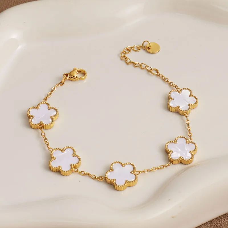 Pulsera de pétalos